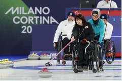 ストーンを放つ小川