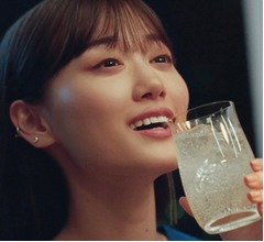 山下美月が&ldquo;きゅうりの舞&rdquo;披露、志尊淳と「キリン 華よい」の新CM