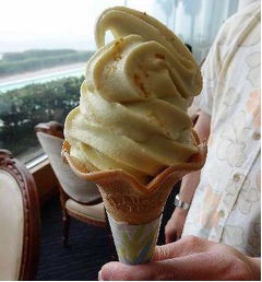 期間限定カレーソフトクリーム、カレースパイスの風味は&ldquo;ほんのり&rdquo;。