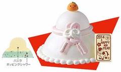 サーティワンの限定&ldquo;鏡もち&rdquo;、横13cm&times;高さ9cmのアイスケーキ。