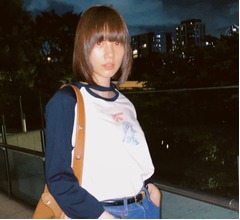 のん&ldquo;新ヘア&rdquo;姿に反響、目が赤くなったショットも「動物的ですき」