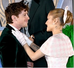 アリアナ・グランデ、恋人とのラブラブぶり披露「いつも愛らしい」