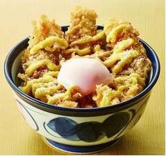 ガッツリ系ダブルチーズ鶏天丼、「てんや」肉天丼シリーズの最新作。