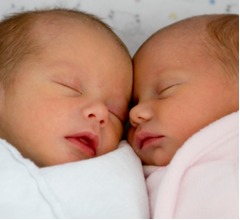 双子の命名、&ldquo;互いに関連性のある名前&rdquo;はあり？ なし？