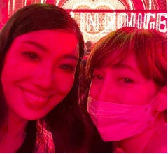 アンミカ「滝川クリステルちゃんと」観劇ツーショット