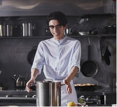 高橋一生&ldquo;メガネ男子&rdquo;姿にファン悶絶