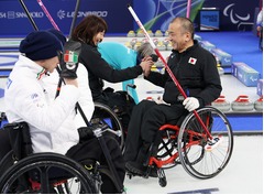 車いすカーリングは２勝目