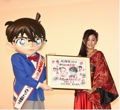 倉木麻衣&ldquo;コナン新記録記念パーティ&rdquo;で熱唱