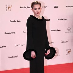 マイリーまたもや泥棒の被害に、1,000万円相当の高級車など盗まれる。