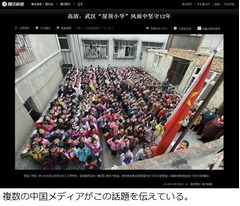 ビルを改築した&ldquo;屋上小学校&rdquo;、中国の出稼ぎ労働者の子女が勉学に励む。