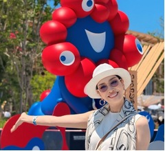 アンミカ「77歳の私！気に入ったー！」大阪・関西万博で&ldquo;25年後の自分&rdquo;と対面