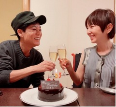 53歳誕生日の渡辺満里奈、夫のネプチューン・名倉潤と見つめ合い&ldquo;最高の笑顔&rdquo;