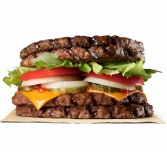 バーガーキング初&ldquo;バンズなし&rdquo;肉で挟んだ巨大バーガー