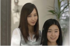 堀北真希がサロンの店主演じる「色々な役柄に挑戦できてとても楽しい」。