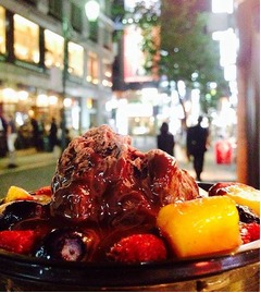 氷自体がチョコの新感覚かき氷、シロップでは出せない超濃厚な味わい。