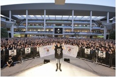 T.M.Revolutionが初のハイタッチ会、デビュー19周年を8,000人がお祝い。