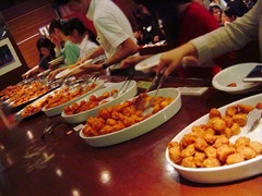 からあげクン16種類を食べ比べ、「からあげクン祭」に行ってみた。