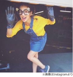 中村アンの&ldquo;ミニオン&rdquo;姿絶賛、メガネ＆三つ編みツインテール披露。