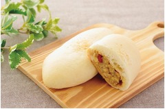 もっちりのグリーンカレーパン、ローソンのオリジナルレシピで。