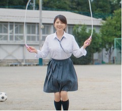 「57歳です」飯島直子、&ldquo;数十年ぶり&rdquo;制服姿も完璧な着こなし