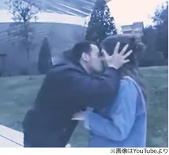 路上で無理やりキス、YouTuberが裁判沙汰に