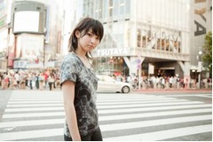 17歳家入レオが新鮮&ldquo;初体験&rdquo;、渋谷TSUTAYAの一日店長＆握手会。