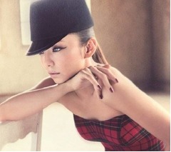 安室のアルバムが2週連続1位、女性アーティストでは今年初めて。