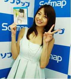 中村静香が撮影で燃えそうに、オイル塗っての焚き火「熱くて（笑）」。