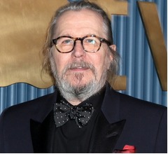 ゲイリー・オールドマン、撮影現場での&ldquo;破壊的な行動&rdquo;をデミ・ムーアに謝罪