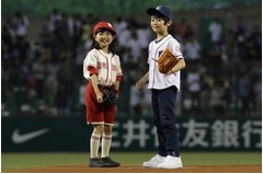 星蘭ちゃんが巨人打線に対峙、&ldquo;ベテラン&rdquo;3年連続始球式の結果は？