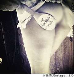 米モデルが&ldquo;エッチなスプーン&rdquo;で生尻ペチン、セクシーショット公開。