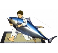 世界初、まぐろに寝技かけられる食堂