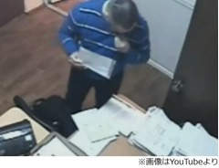 弁護士が証拠を&ldquo;食べて&rdquo;隠滅、こっそりもぐもぐ&hellip;が監視カメラに。