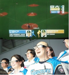 &ldquo;未来の野球観戦&rdquo;トライアル、スマートグラスにTV中継並みの情報表示。