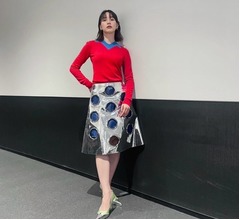 のん&ldquo;新幹線&rdquo;イメージの衣装姿を披露、「カッコよい！」「めっちゃ可愛い！」の声