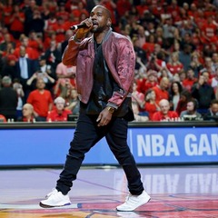 カニエ・ウェストが放送禁止用語連発、ステージ演出でほぼ姿も見えず。