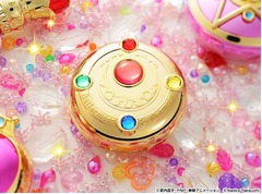 セラムン&ldquo;変身ブローチ&rdquo;再現、実用的な「変身ブローチミラーケース」。