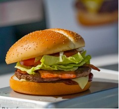 3年ぶり肉厚ビーフの新レギュラー「サムライマック」