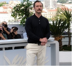 頭薄くなった51歳ジュード・ロウの後悔、若い頃に&ldquo;イケメン役&rdquo;満喫しておけば良かった