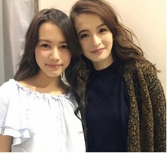 舞川あいく「姉妹みたい」14歳後輩と2ショット