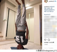 川崎F・大久保嘉人が親子で&ldquo;一点倒立&rdquo;