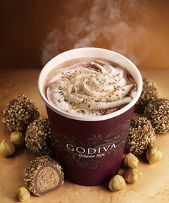ゴディバチョコ飲料に新しい味、ヘーゼルナッツ香るホットな一杯。