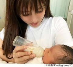 深田恭子、甥っ子抱き「幸せ過ぎ」「あぁーん」