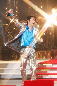 ミッチーにベイベー＆男子熱狂、デビュー20周年迎え3時間の熱いショー。