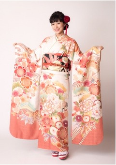 &ldquo;新成人&rdquo;芳根京子が美しい振袖姿