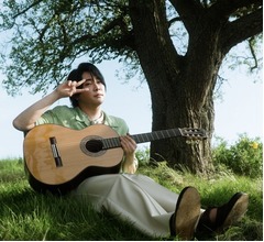 ミセス大森元貴、&ldquo;ちょっとチル&rdquo;なアコースティック版「ケセラセラ」に込めた想い