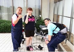 「充電させて」出川の旅始まる、実家から電動スクーターで日本海へ。