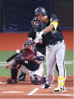 杉本の先制打　野球