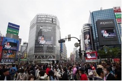 デップ&times;渋谷交差点4ビジョン、映画公開記念で日本のファンにメッセージ。