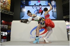 おのののかが本気の&ldquo;尻相撲&rdquo;、東京ゲームショウのイベントに登場。